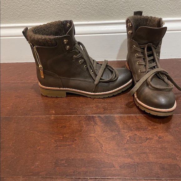 Tommy Hilfiger Shoes - Tommy Hilfiger brown boots size 7.5